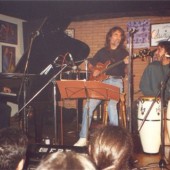 Carles Benavent e o seu grupo tocando no escenario